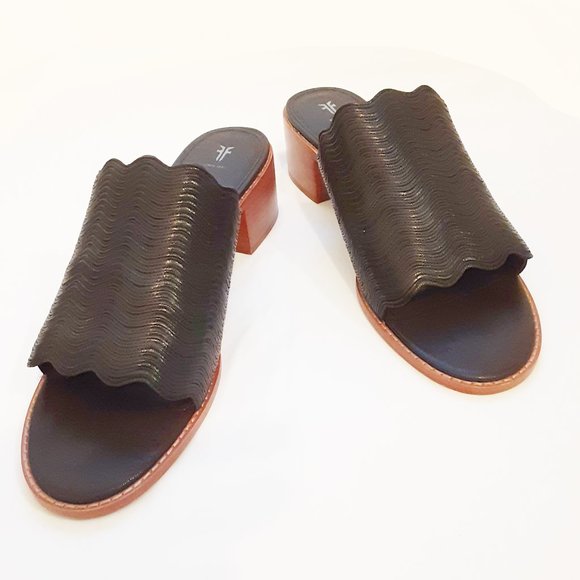 FRYE Cindy Black Leather Wave Sandals Size 10 w/Box - Picture 4 of 13